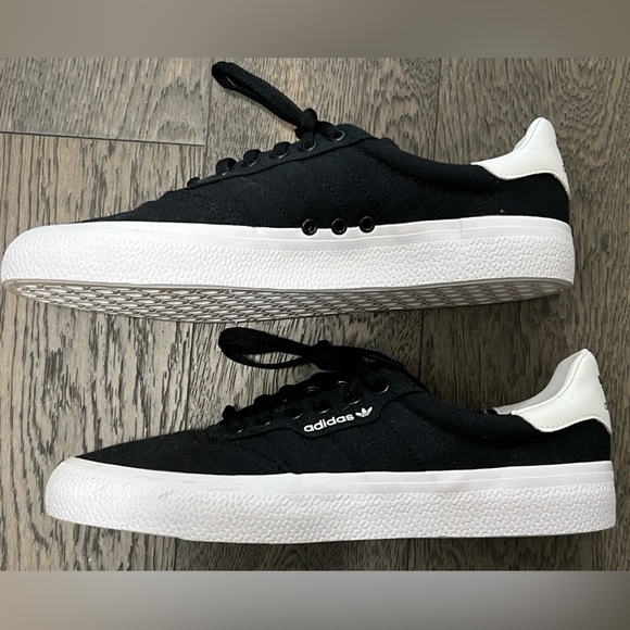 ADIDAS MENS SHOES US 8.5 - Picture 1 of 5